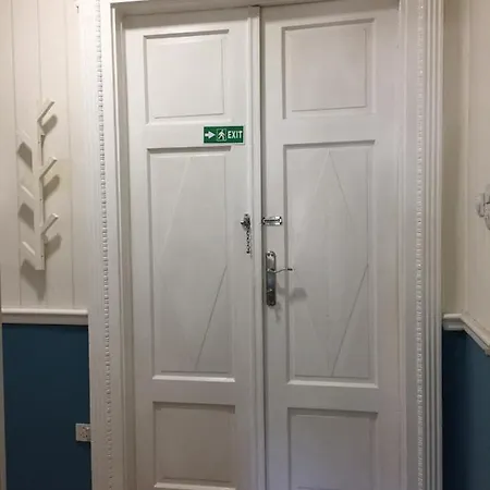Square Apartment