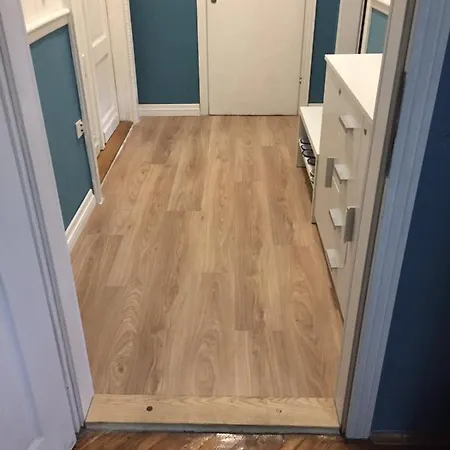 Square Apartment *