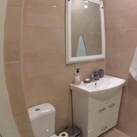 Square Apartment *